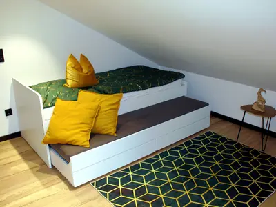 Schlafzimmer mit ausziehbaren Einzelbetten