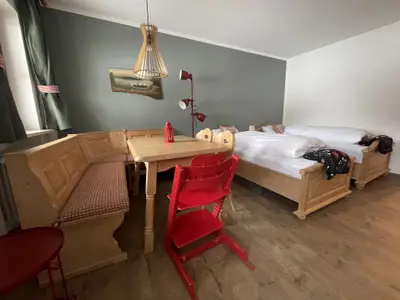 Berglodge Chiemsee Wohn- und Schlafraum