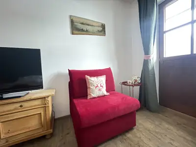 Berglodge Chiemsee Wohn- und Schlafraum ausziehbarer Schlafsessel