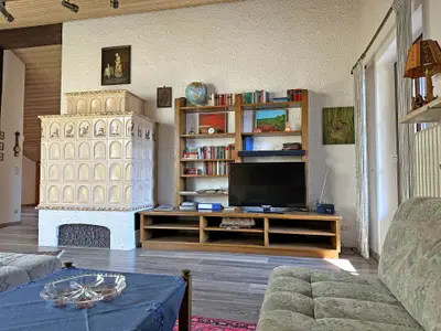 Wohnraum mit Elektrokachelofen