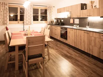 Wohnraum mit offener Küche