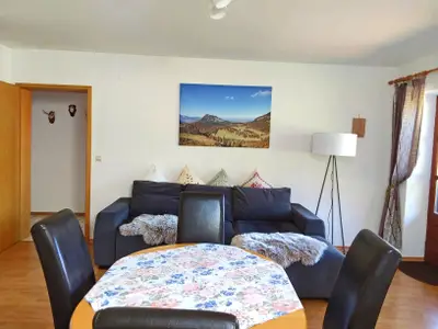Wohnraum mit Südbalkon