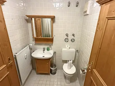 Badezimmer Badewanne und WC