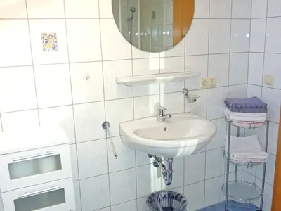 Badezimmer mit Dusche/WC