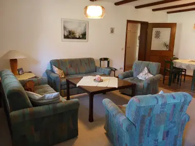 Wohnraum mit offener Küche