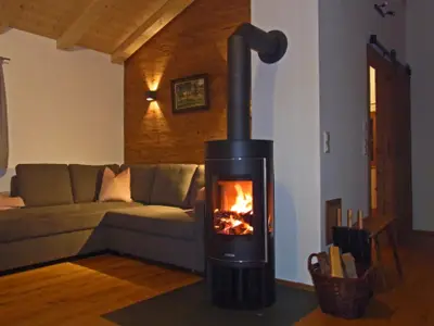 Sofaecke mit Ofenfeuer