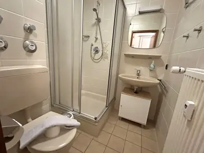 Badezimmer Dusche/WC auf der Wohnraum Etage