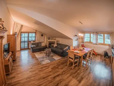 Wohnraum mit offener Küche