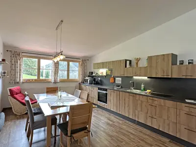 Wohnraum mit offener Küche