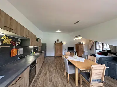 Wohnraum mit offener Küche