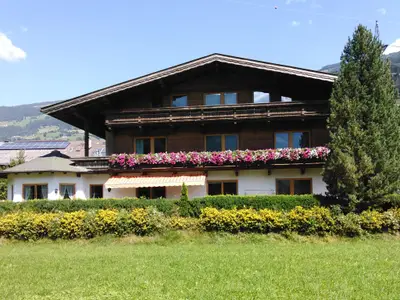 Außenseite Ferienhaus [Sommer]