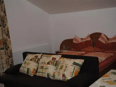 Schlafzimmer 3-4 mit Balkon