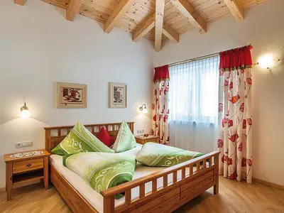 Schlafzimmer 1