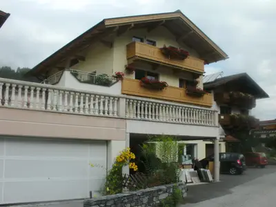 Zillertal-Aschau-Ferienwohnung-Haus-Holaus-Michael