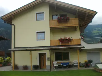 Zillertal-Aschau-Ferienwohnung-Haus-Holaus-Michael