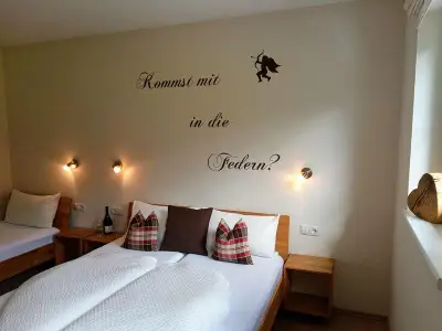 Zillertal-Aschau-Landhaus Sporer-Dreibettzimmer 2-