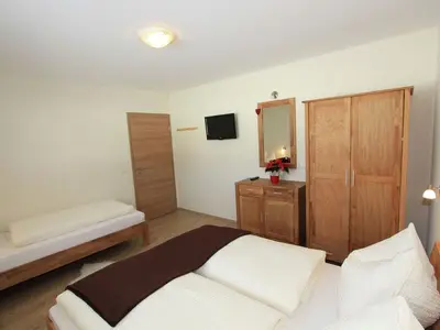 Zillertal-Aschau-Landhaus Sporer-Dreibettzimmer