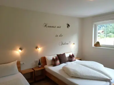 Zillertal-Aschau-Landhaus Sporer-Dreibettzimmer 2