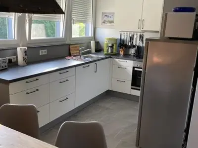 moderne, vollausgestattete Küche