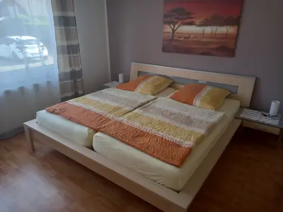 Schlafzimmer 1