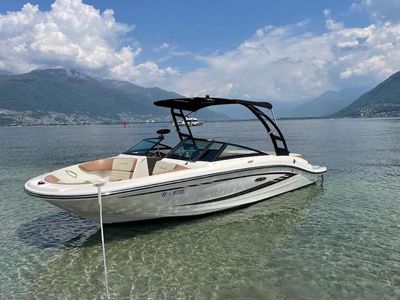 Unser Motorboot Sea Ray 190 SPX kann für unsere Gäste, die sich in Ascona aufhalten, gemietet werden.