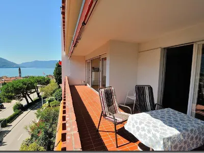 Grosse Terrasse (8 m lang), Ausgang vom Schlaf- und Wohnzimmer