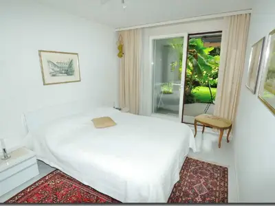 Elternschlafzimmer mit Ausgang auf die Terrasse