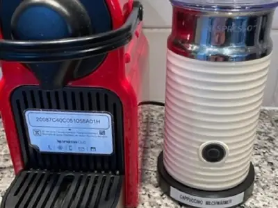 Nespresso - Kaffeemaschine, Milchaufschäumer