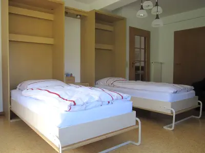 Einzelbetten im Wohnzimmer