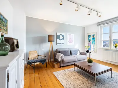 Photo, INSIDE, OUTSIDE