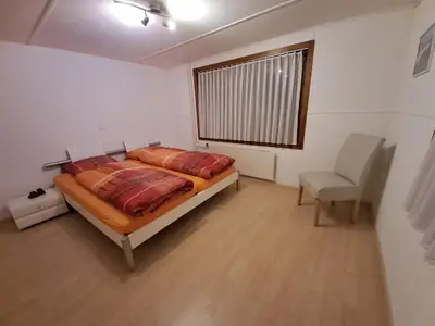 Schlafzimmer 1