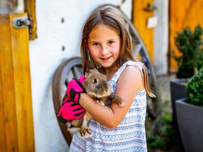 Mit den Hasen kuscheln