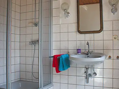 Fewo Villa zum Tiergehege: Bad mit Dusche