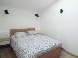 23964602-Ferienwohnung-4-Avignon-300x225-4