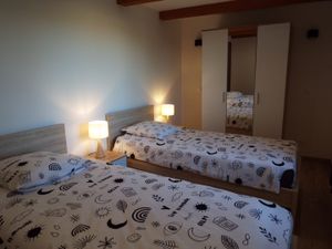 23964611-Ferienwohnung-4-Avignon-300x225-5