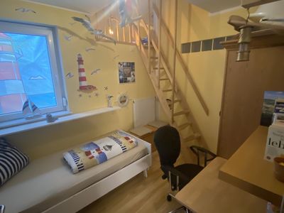 Kinderzimmer mit Aufgang zur Schlafempore