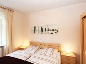 23957048-Ferienwohnung-2-Baabe-300x225-4