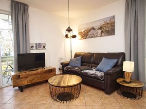 23957392-Ferienwohnung-4-Baabe-300x225-2