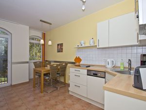 23957275-Ferienwohnung-4-Baabe-300x225-5