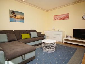 23957299-Ferienwohnung-4-Baabe-300x225-5