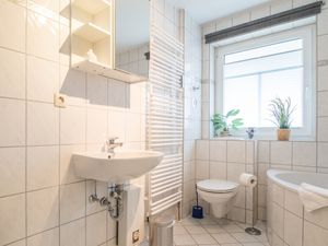 23975673-Ferienwohnung-4-Baabe-300x225-3