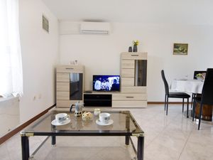 23980571-Ferienwohnung-4-Babići-300x225-2