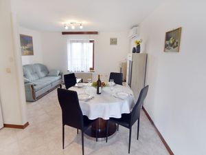 23980571-Ferienwohnung-4-Babići-300x225-4