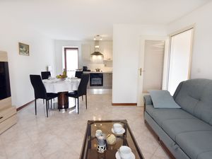 23980571-Ferienwohnung-4-Babići-300x225-5