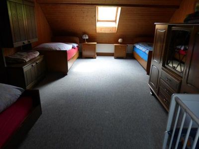 Dreibettzimmer mit Kinderbett