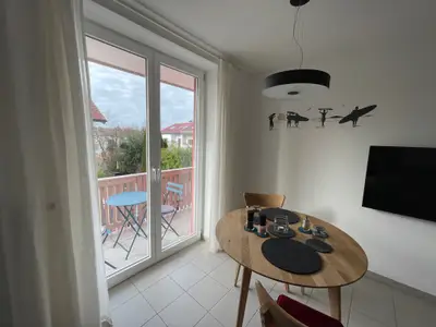 Esstisch mit Blick auf Westbalkon