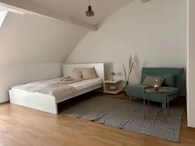 Schlafgelegenheit (Kingsize + Schlafcouch)
