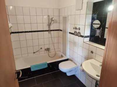 Badezimmer mit Badewanne