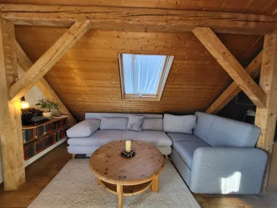 Wohnbereich mit großem Schlafsofa