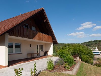 Außenansicht des Gebäudes. Ferienwohnung Seitenansicht